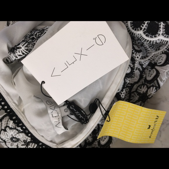 NWT Alexis Rustam Lace Mini Dress Lace Bell Sleeve - Picture 6 of 6